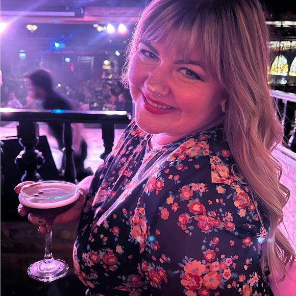 Posh Ambassador 💃🏼👗👖👚👙👠🌈🛍🎁🎀💗💝 - Picture 1 of 7